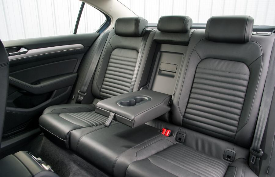  Volkswagen Passat SE 2015 года  (фото 23 из 24)